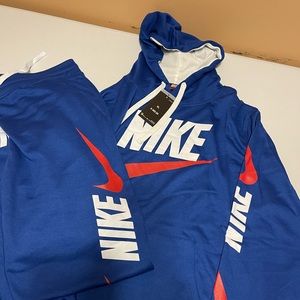 NIKE XL TRACKSUIT. NEW WITH TAGS